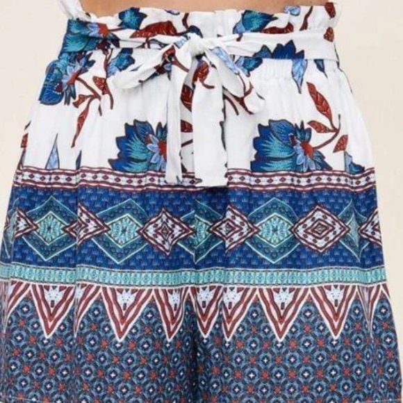 Women's BOHO BORDER PRINT SHORTS - Picture 3 of 3